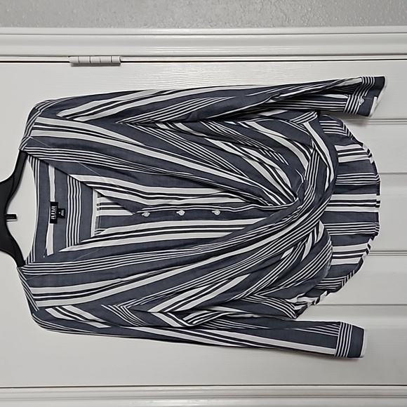 Button up blouse - Picture 1 of 2